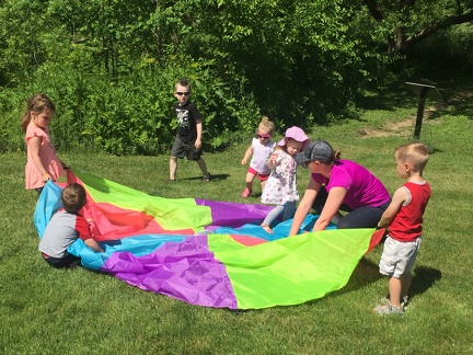 Parachute game with friends2